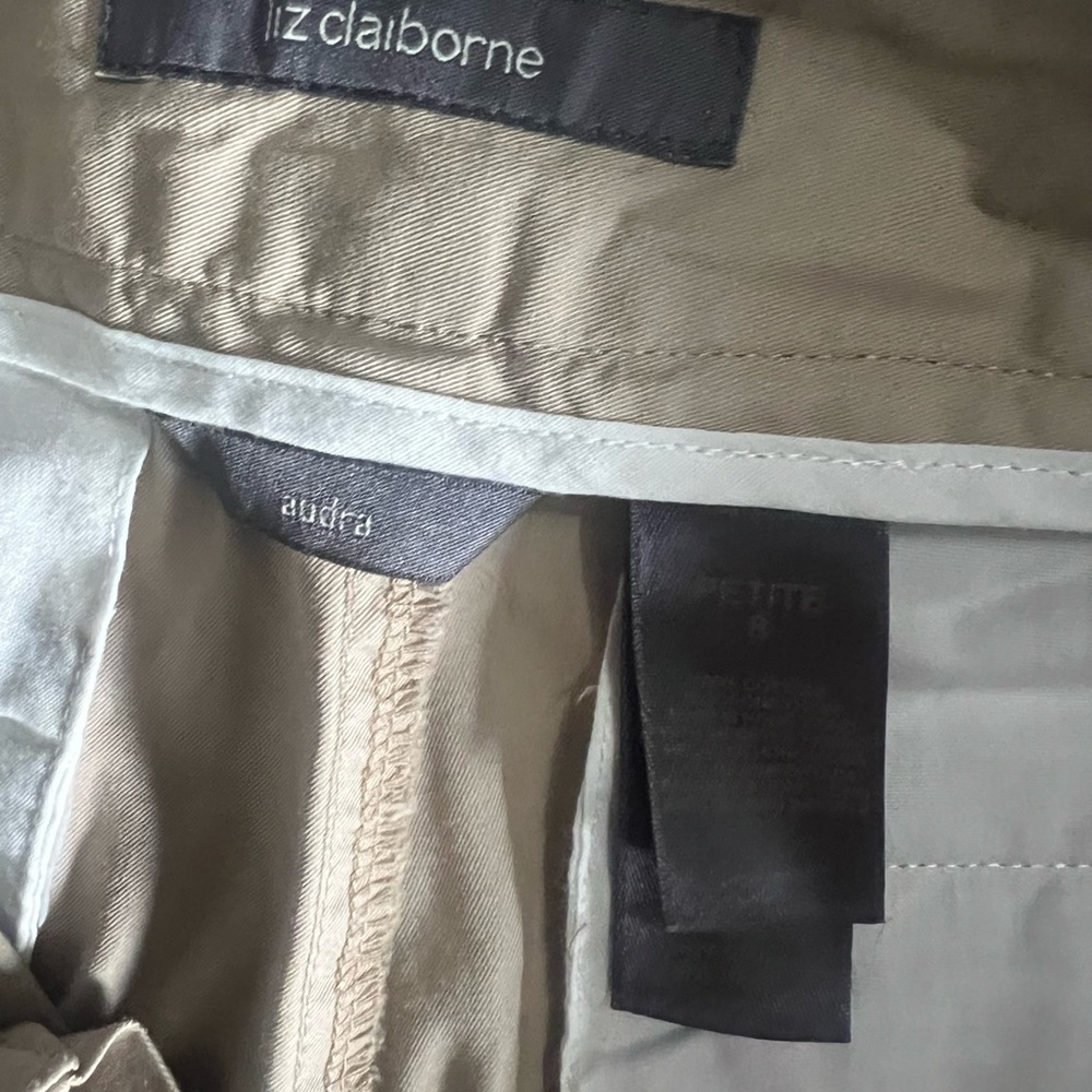 Liz Claiborne Women’s 8P Audra Capri Pants Khaki Beige Soft Petite - Picture 4 of 5